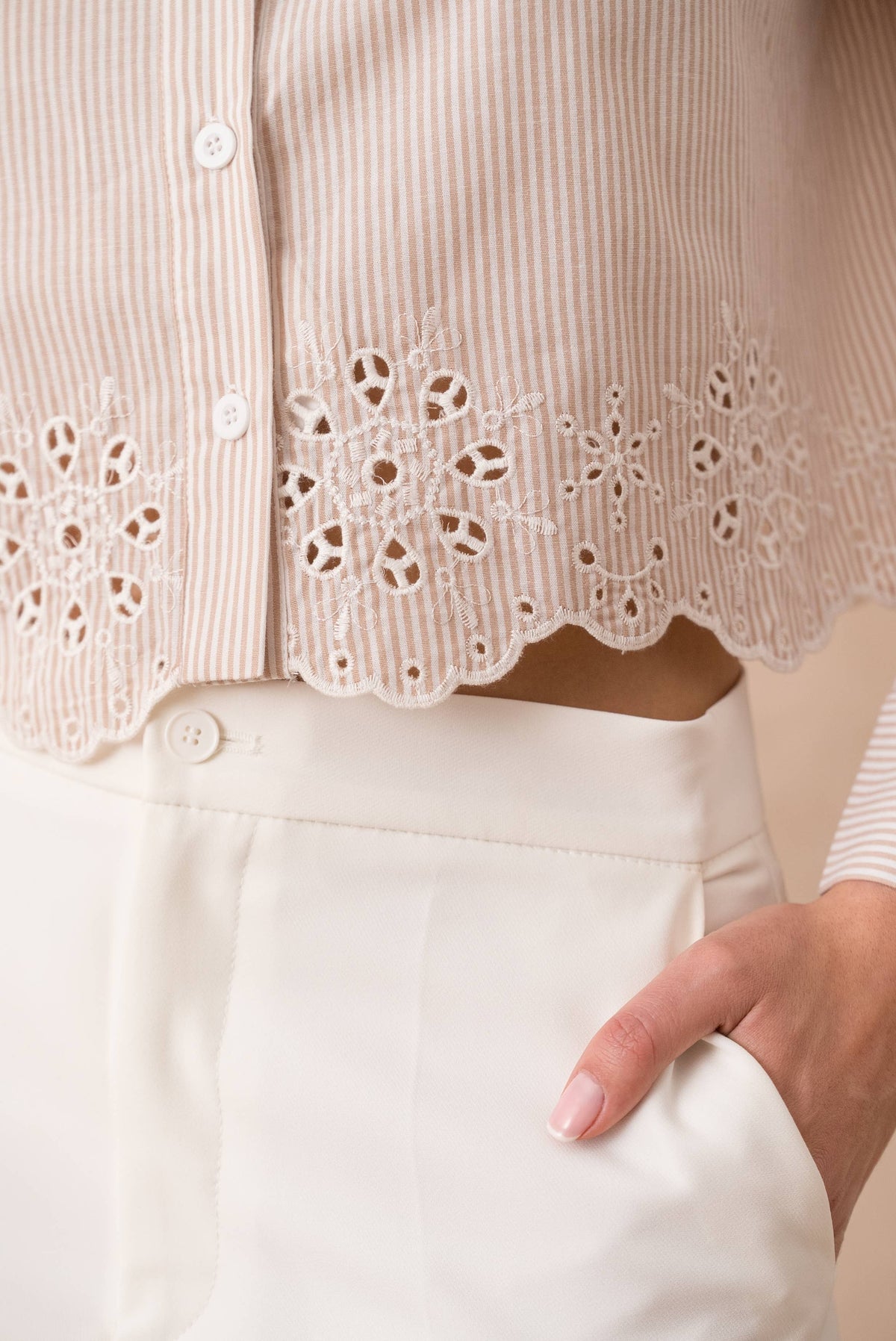 Camicia a Righe con Ricami