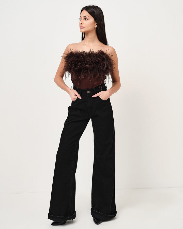 Top cropped in raso con piume