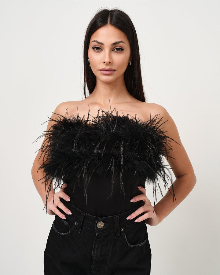 Top cropped in raso con piume