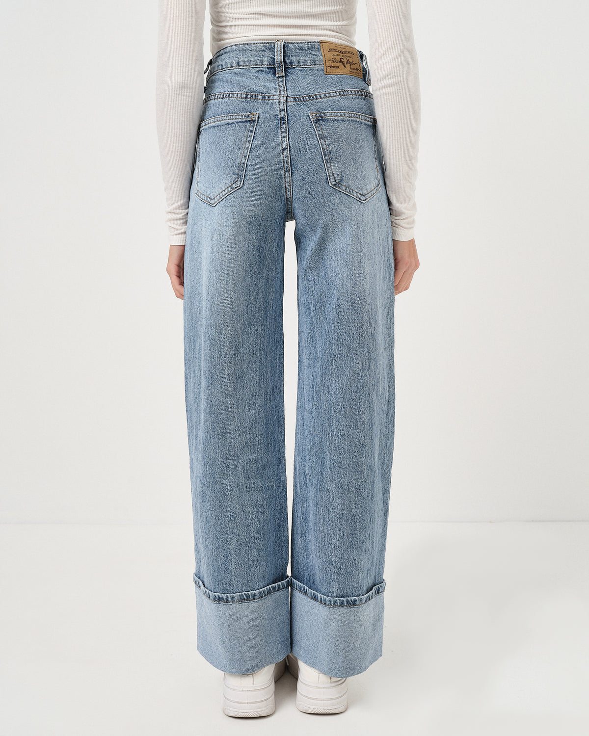 Denim wide leg chiaro con balza