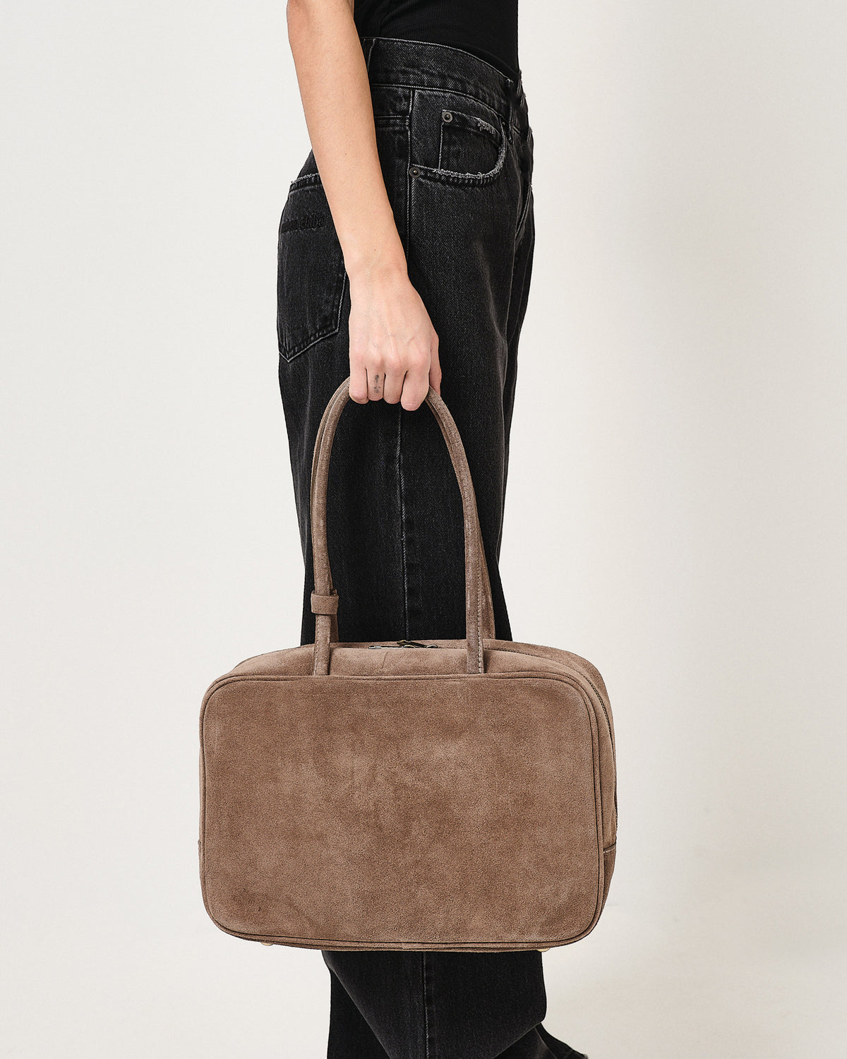 Borsa tote quadrata con zip in suede