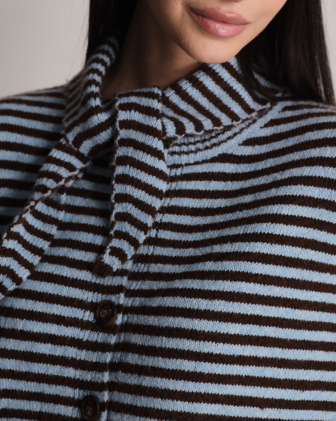 Cardigan a righe con sciarpa