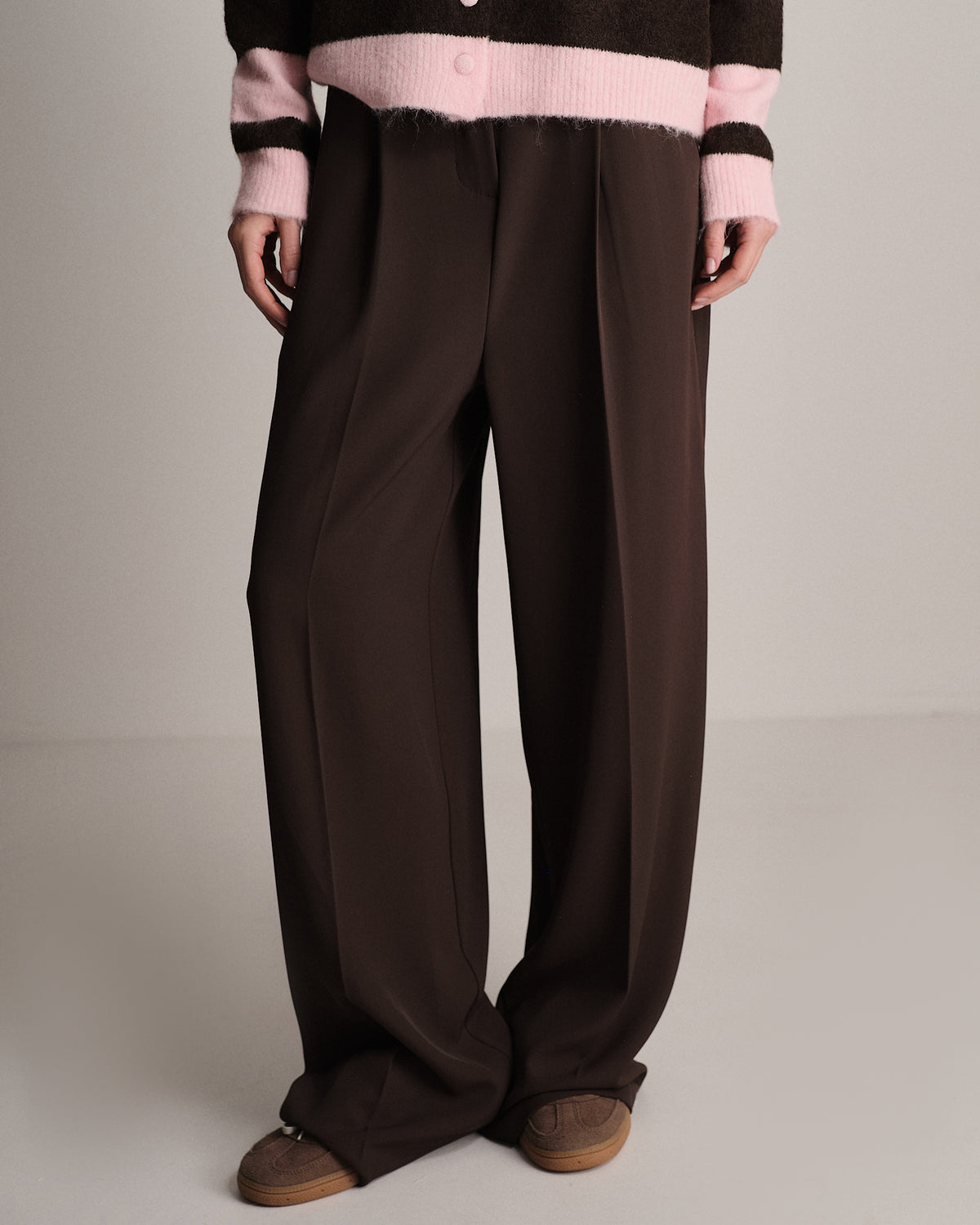 Pantalone in crêpe con pence