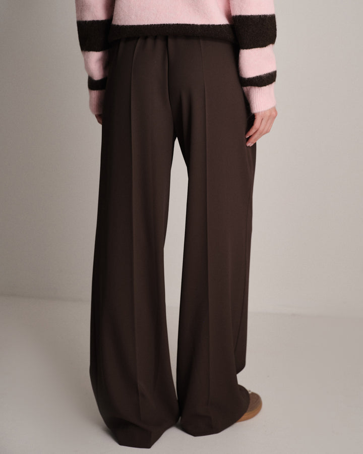 Pantalone in crêpe con pence