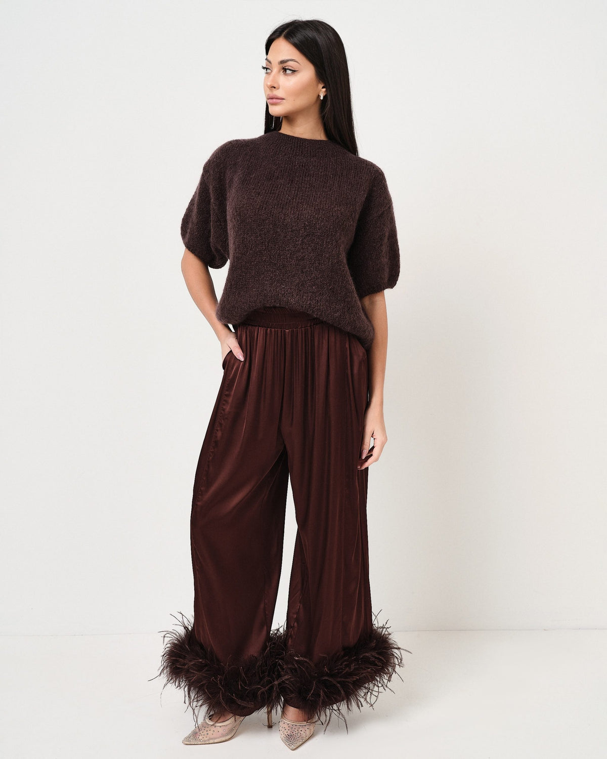Pantalone in raso con piume