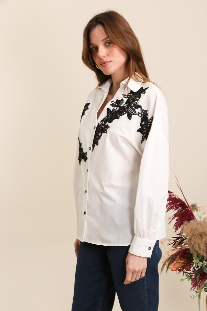 Camicia Bianca con Ricami Floreali