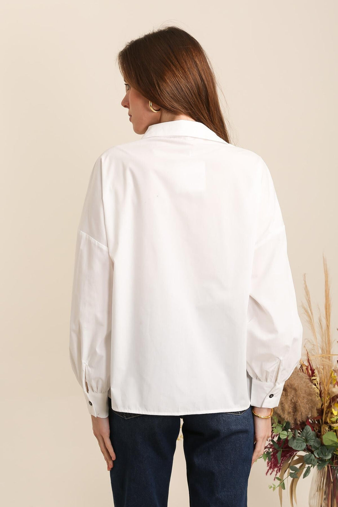 Camicia Bianca con Ricami Floreali