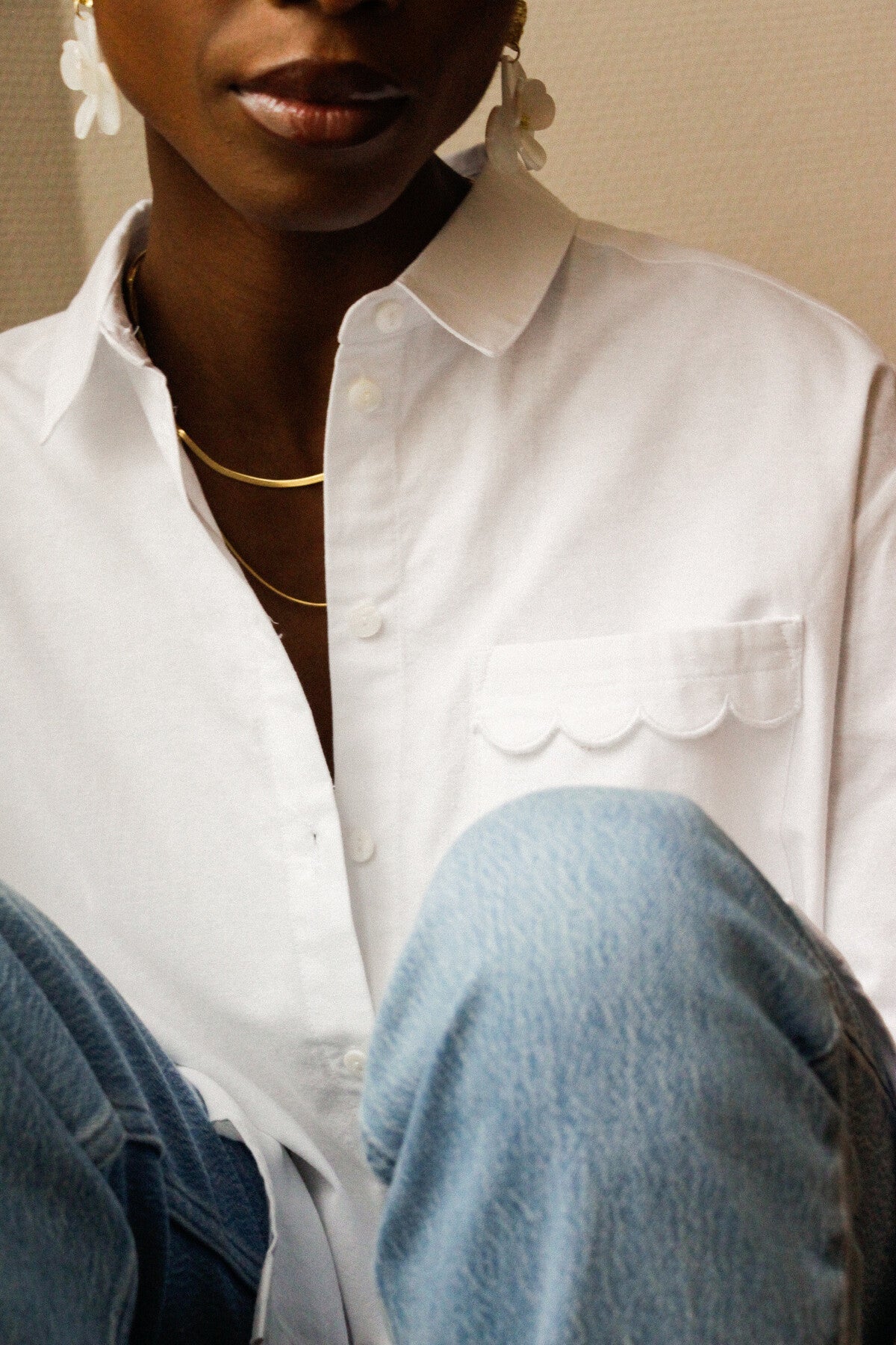 Camicia Bianca con Tasca Ricamata