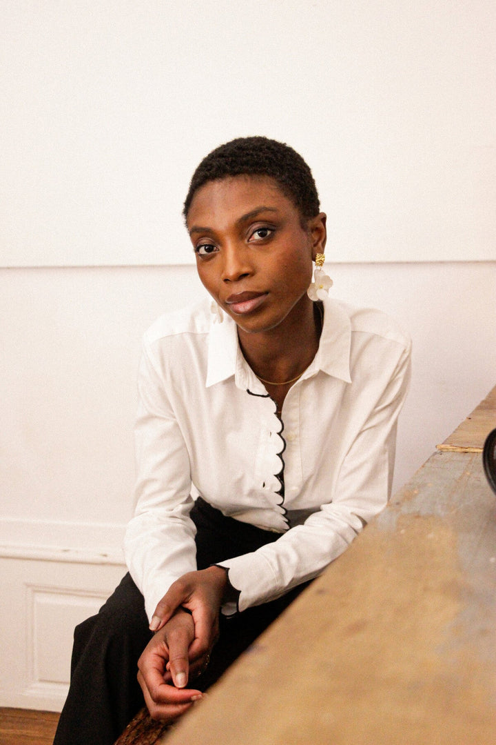 Camicia Bianca con Dettagli Ricamati